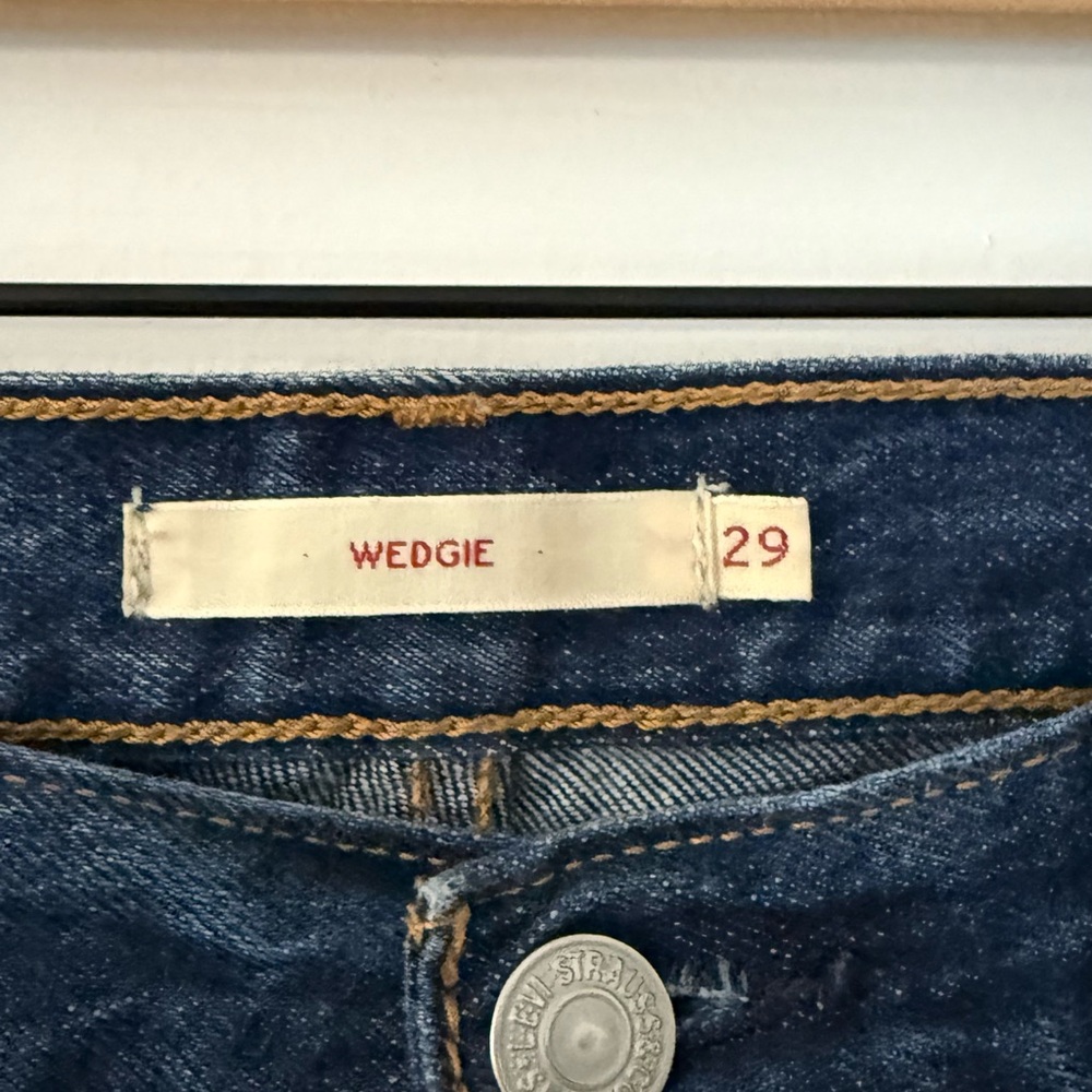 Levi’s Wedgie Fit High Rise Button Fly Jeans – Size 29 Dark Wash - Picture 7 of 13